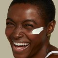 The Importance of Regularly Reapplying Sunblock with SPF